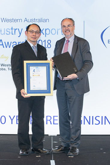 Hon. Bill Johnston with AGRIFresh CEO Joseph Ling,  the WA Exporter of the Year Winner - October 2018
